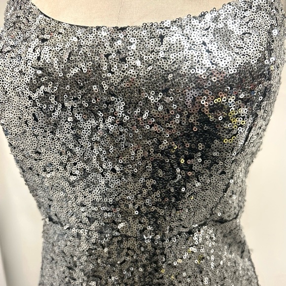 Lulu’s Silver Sequin Dress M. EUC - Picture 5 of 6